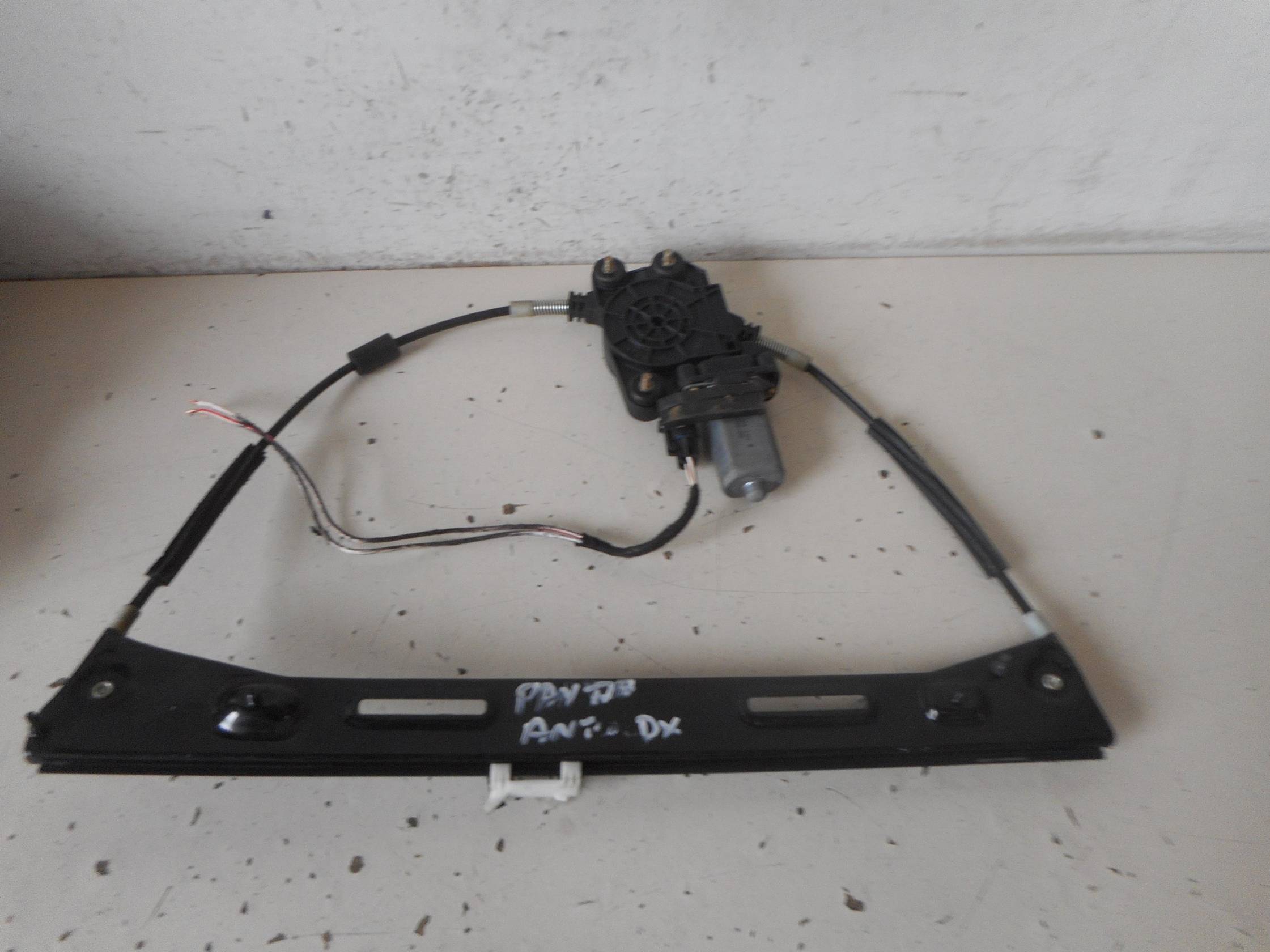 Alzacristallo elettr. porta ant. con motorino dx.